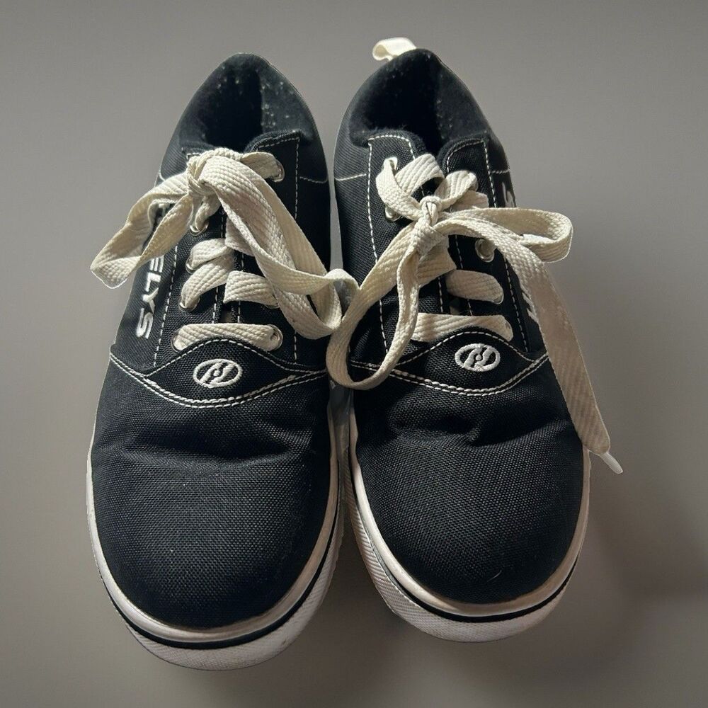 Heelys Wheeled Low Top Sneaker Black/White Lace-Up Unisex Kids US Youth 5 - Picture 2 of 5